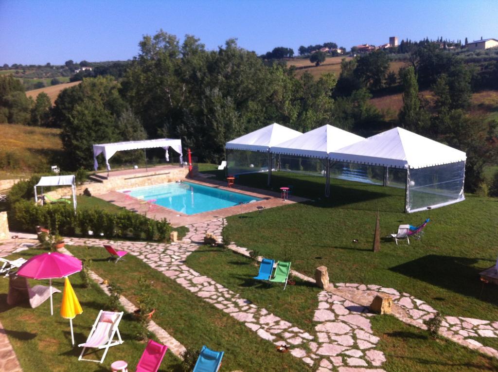 Aparthotel Borgo Le Capannelle Castel Ritaldi Exteriér fotografie